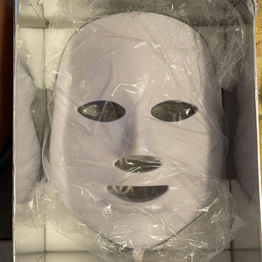 LED Mask - Picture 4 of 5